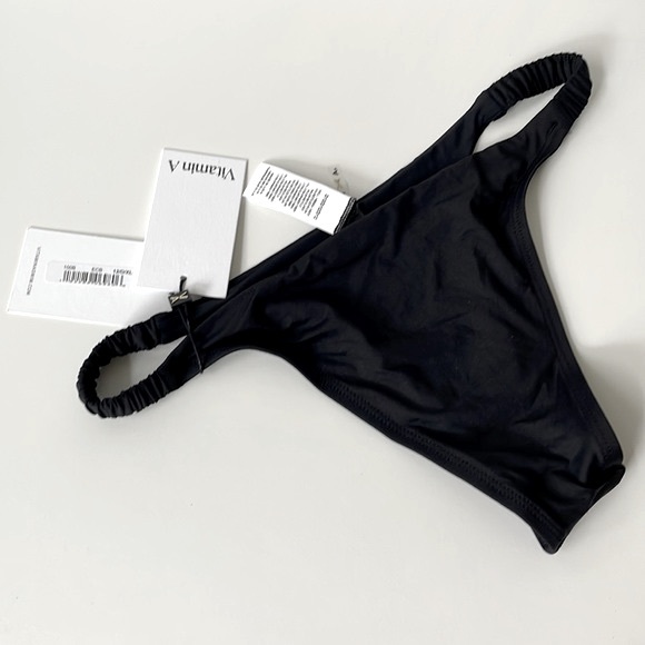 NWT Vitamin A ZURI black swim bottom classic fit scrunch lift sides new with tag - Picture 2 of 10